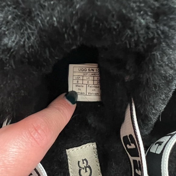 UGG Women's Black Fluff Ya Slippers Size 8 - Picture 5 of 7